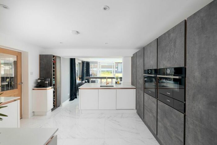 4 Bedroom Detached House For Sale In Conygar Close, Clevedon, BS21