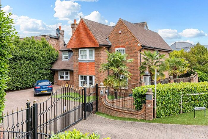 5 Bedroom Detached House To Rent In St. James Road, Goffs Oak, Waltham Cross, EN7