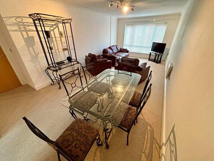 3 Bedroom Apartment For Sale In Townsend Way, Birmingham, B1