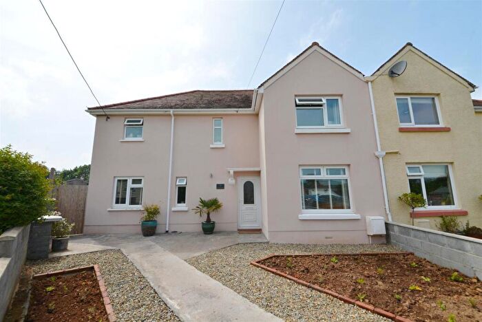 4 Bedroom Semi-Detached House For Sale In Kesteven Court, Carew, Tenby, SA70
