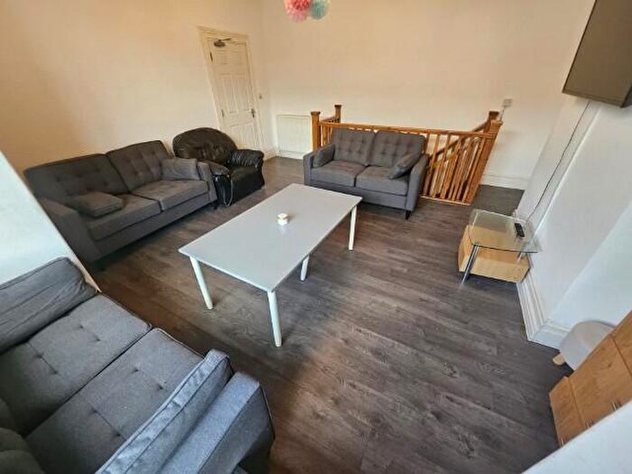 8 Bedroom Terraced House To Rent In Brudenell Avenue, Hyde Park, Leeds, LS6