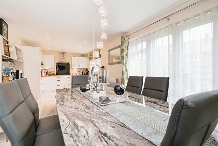 4 Bedroom Detached House For Sale In Cleverley Rise, Bursledon, Southampton, SO31
