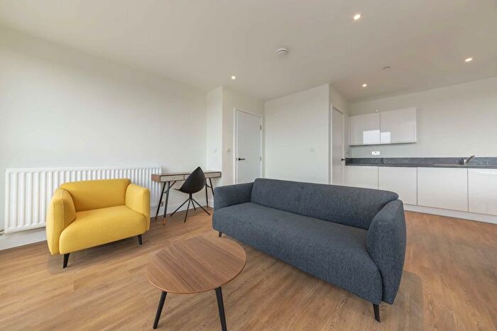 2 Bedroom Flat To Rent In Green Street, London, NW10