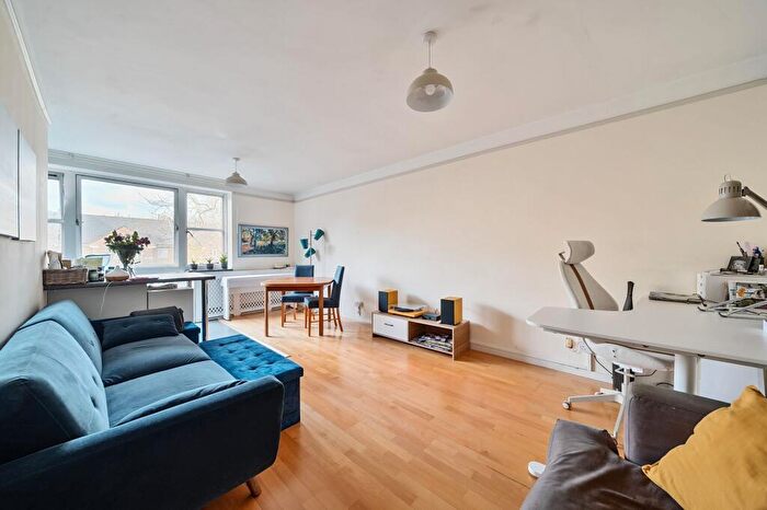 1 Bedroom Apartment To Rent In Carrick Court, Kennington Park Road, SE11
