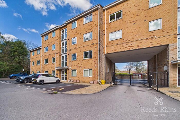 2 Bedroom Apartment To Rent In Halifax Road, Huddersfield, HD3