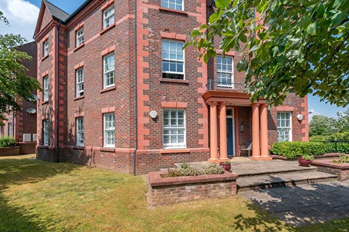 2 Bedroom Flat For Sale In Pewterspear Green Road, Appleton, Warrington, Cheshire, WA4