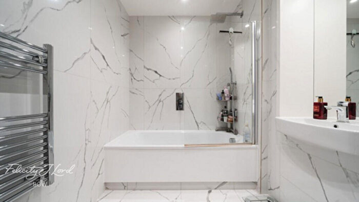 1 Bedroom Apartment For Sale In Mercury Walk, London, E14