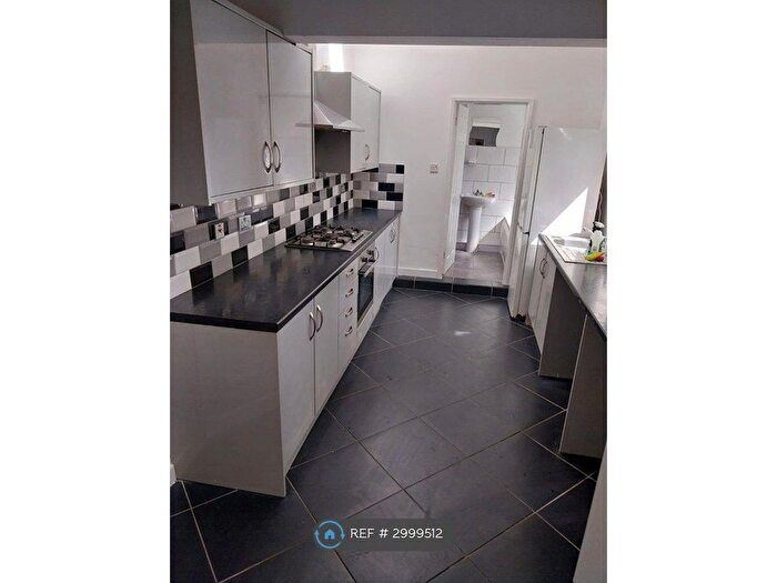 4 Bedroom Semi Detached House To Rent In Causeway Green Road, Oldbury, B68