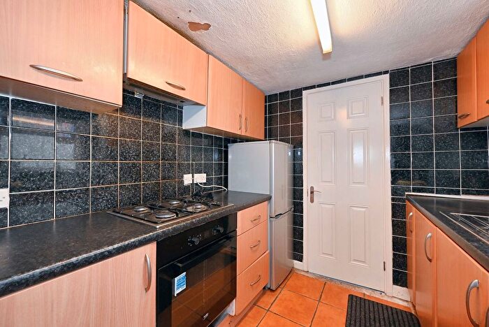 3 Bedroom Terraced House For Sale In De Beauvoir Road, Reading, Berkshire, RG1