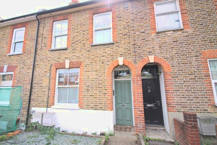 1 Bedroom Flat To Rent In Richmond Grove, Surbiton, KT5