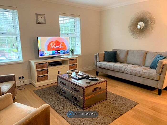 2 Bedroom Flat To Rent In Camperdown House, Windsor, SL4