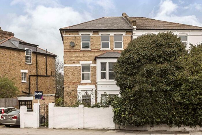 3 Bedroom Flat To Rent In Brecknock Road, Upper Holloway, N19