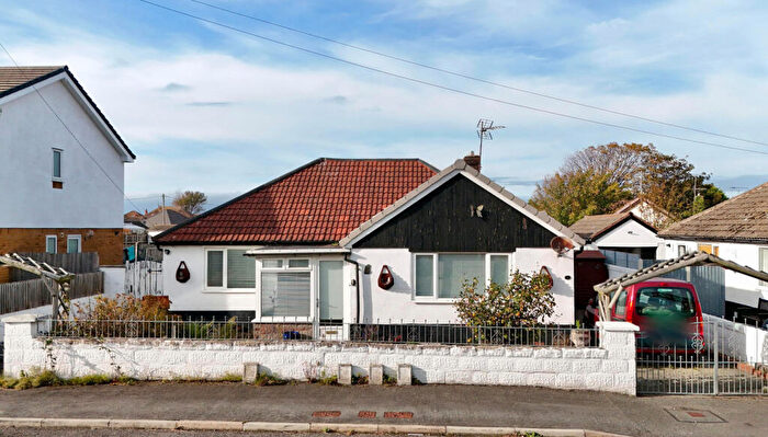 2 Bedroom Bungalow For Sale In Manor Way, Kinmel Bay, LL18