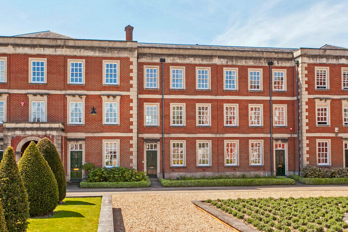 4 Bedroom Terraced House To Rent In Peninsula Square, Winchester, SO23