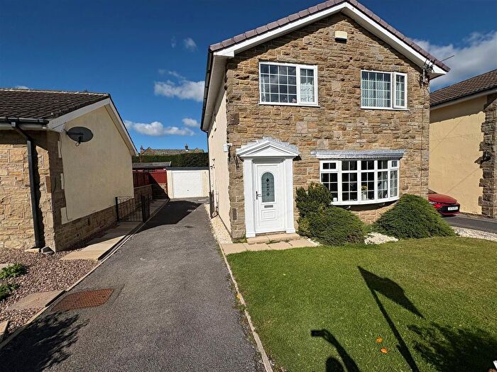 4 Bedroom Detached House For Sale In Hill Croft, Thornton, Bradford, BD13