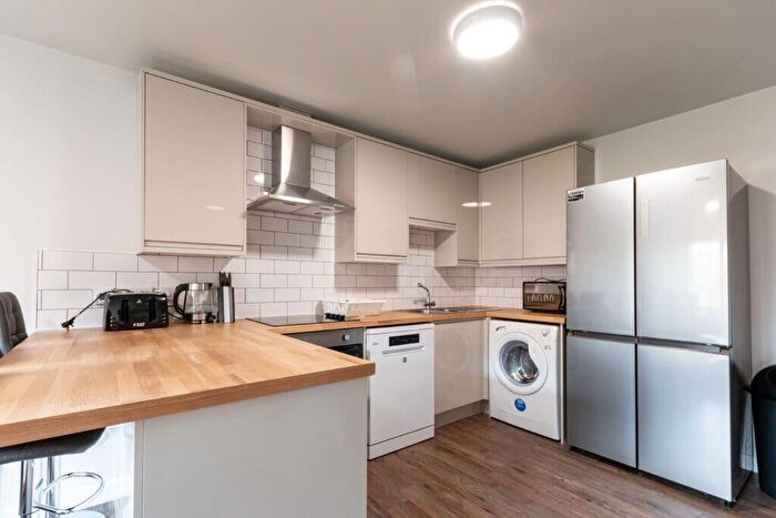 3 Bedroom Flat To Rent In L West Bryson Road, Edinburgh, EH11
