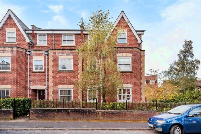 3 Bedroom Flat To Rent In The Bars, Guildford, GU1