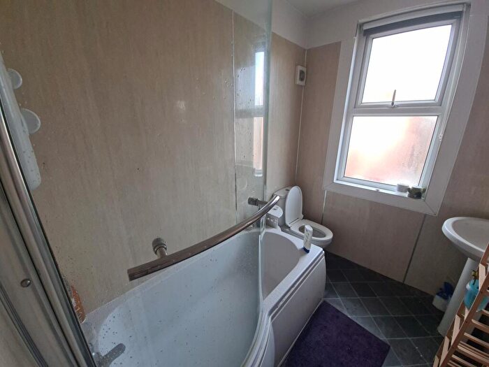 4 Bedroom House To Rent In Bennett Road, Leeds, LS6