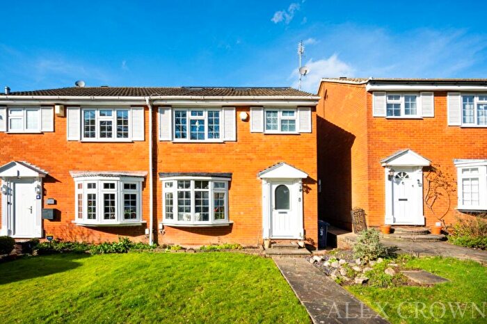 4 Bedroom Semi Detached House For Sale In Regina Close, High Barnet, EN5