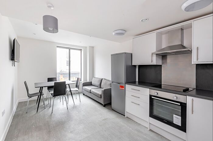 5 Bedroom Flat To Rent In West Street, St. Philips, Bristol, BS2