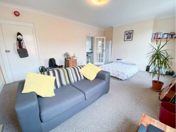 Flat To Rent In Jesse Terrace, Reading, RG1