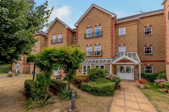 1 Bedroom Flat To Rent In Kingfisher Court, Draper Close, Isleworth TW7