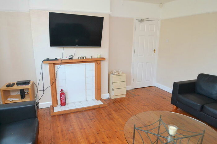 4 Bedroom Semi-Detached House To Rent In Yew Tree Road, Fallowfield, Manchester, M14