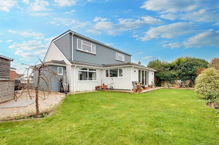 4 Bedroom Detached Bungalow For Sale In Wiston Close, Worthing, BN14