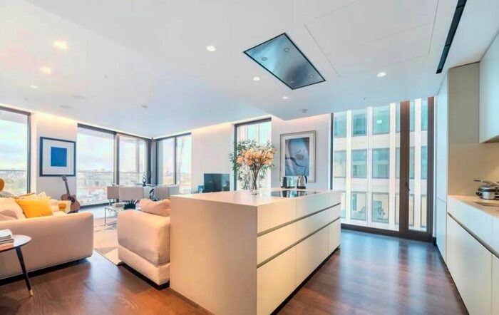 3 Bedroom Flat To Rent In Kings Gate, Kings Gate, Victoria, SW1E