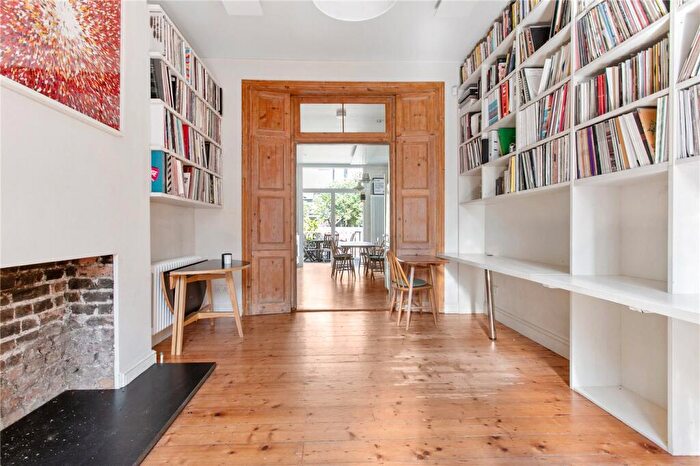 2 Bedroom Apartment To Rent In Brownswood Road, London, N4