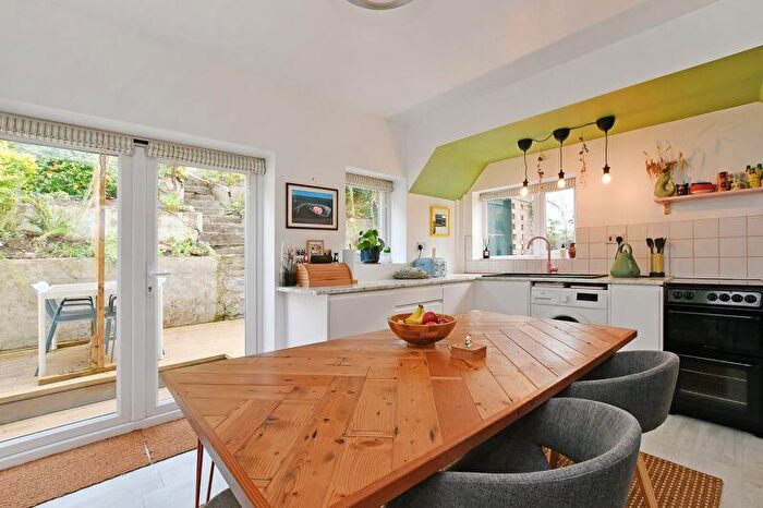 2 Bedroom Semi-Detached House For Sale In Gleadless Road, Heeley, Sheffield, S2