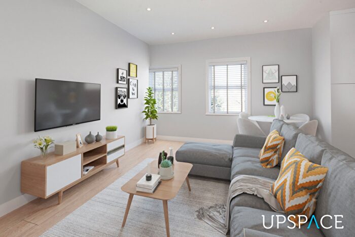 3 Bedroom Flat To Rent In Rye Hill Park, London, SE15