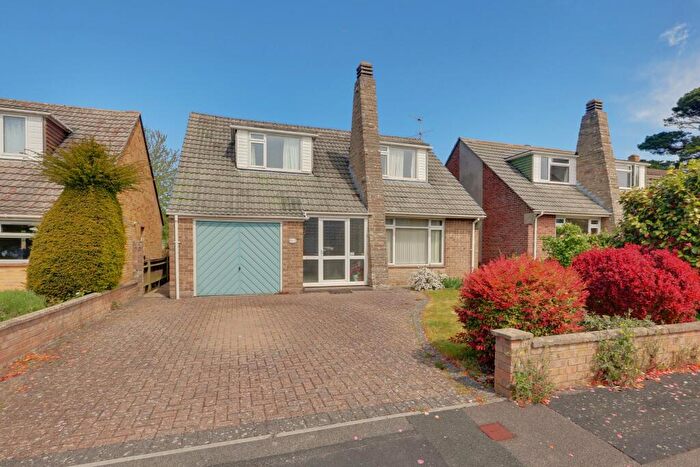 4 Bedroom Detached House For Sale In Langbrook Close, Langstone, Havant, PO9