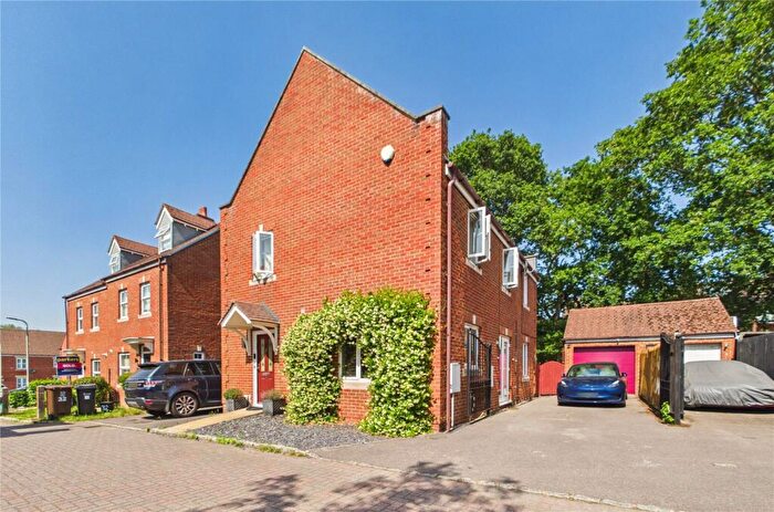 4 Bedroom Detached House For Sale In Kingfisher Grove, Three Mile Cross, Reading, Berkshire, RG7