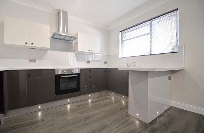 1 Bedroom Flat To Rent In Sidney Road, Staines-Upon-Thames, TW18