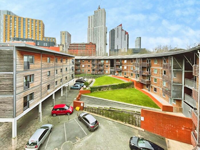 2 Bedroom Flat To Rent In North Street, Leeds, West Yorkshire, LS2