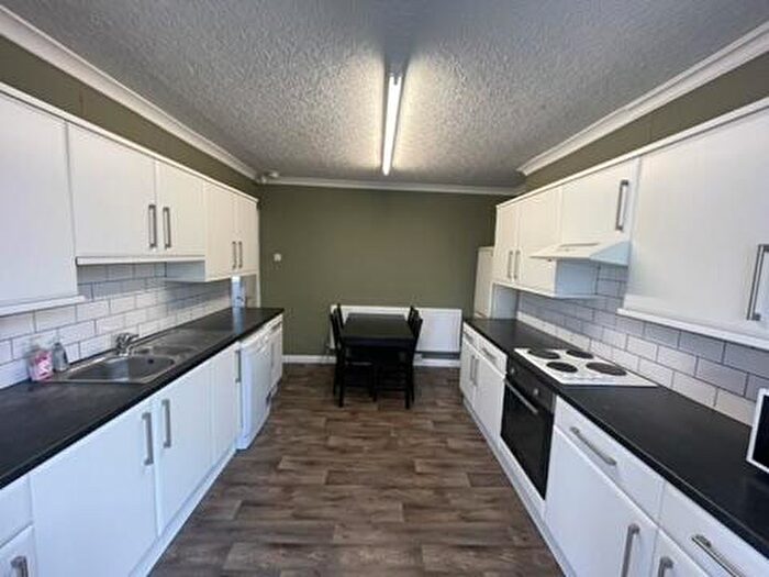 4 Bedroom Semi-Detached House To Rent In Becketts Park Drive, Headingley, Leeds, West Yorkshire, LS6