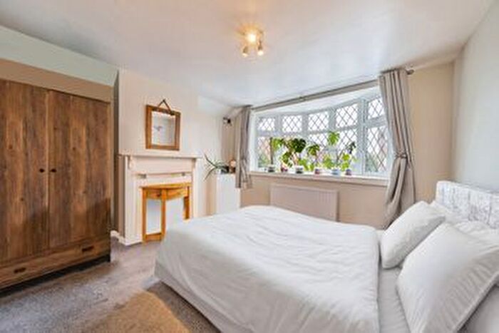 2 Bedroom Flat To Rent In High Street, Shepperton, TW17