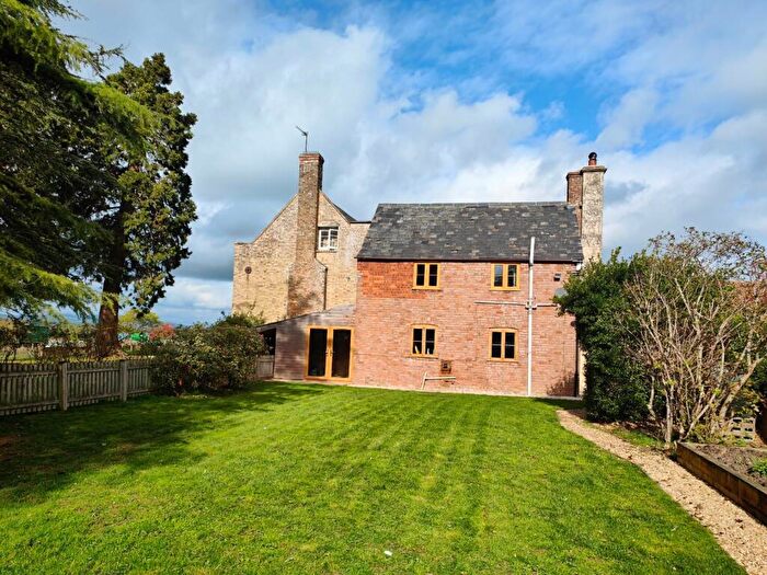 2 Bedroom Link Detached House To Rent In Oaksey Farm, Moreton Valence, Gloucestershire, GL2
