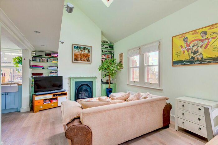 2 Bedroom Flat To Rent In Orlando Road, London, SW4