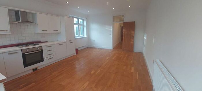 2 Bedroom Flat To Rent In Streatham Road, London, SW16