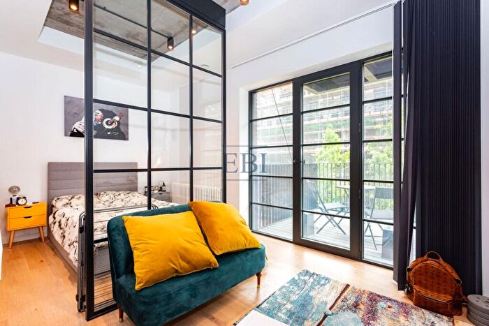Studio For Sale In Agar Building, Goodluck Hope, Canning Town, E14