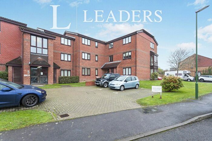 2 Bedroom Apartment To Rent In Tanyard Close, Horsham, RH13