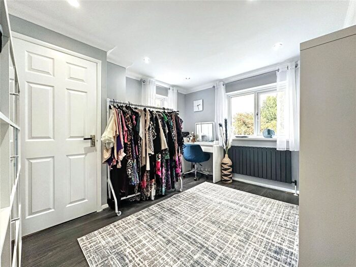 3 Bedroom Semi-Detached House For Sale In Pump Lane, Rainham, Gillingham, Kent, ME8