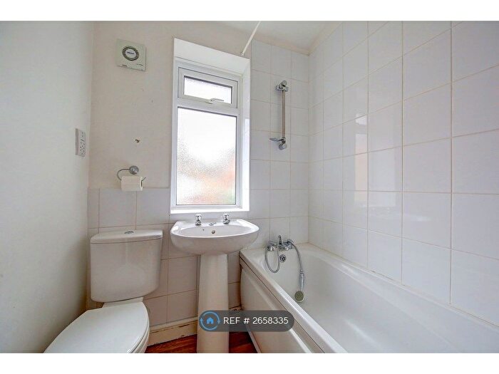 4 Bedroom Terraced House To Rent In The Bittoms, Kingston Upon Thames, KT1