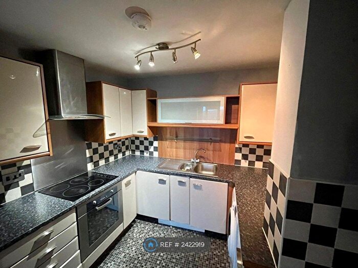 2 Bedroom Flat To Rent In Harper Mill, Ashton-Under-Lyne, OL6