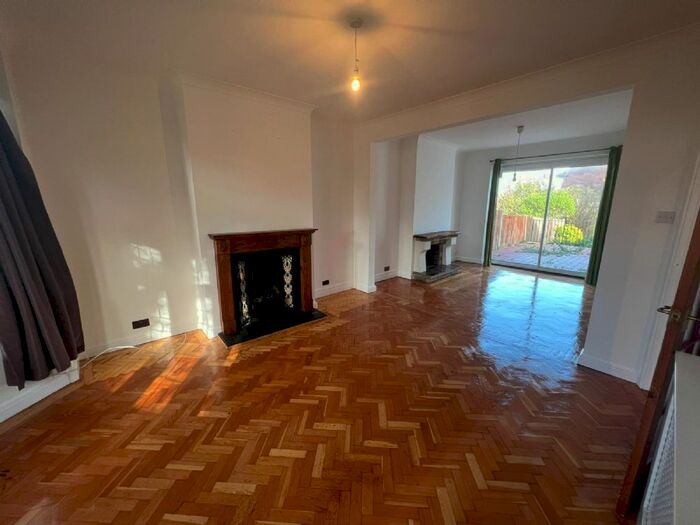 3 Bedroom Semi-Detached House To Rent In Bennetts Avenue, Croydon, CR0