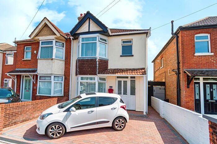 3 Bedroom Semi-Detached House For Sale In Manor Road North, Southampton, SO19