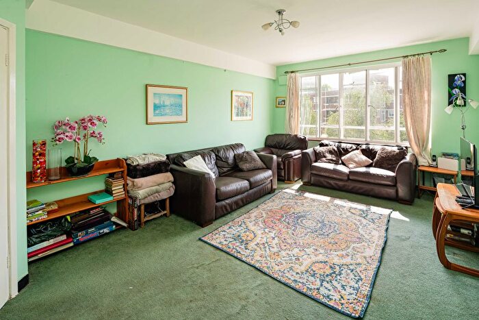 3 Bedroom Flat For Sale In Champion Hill, London, SE5