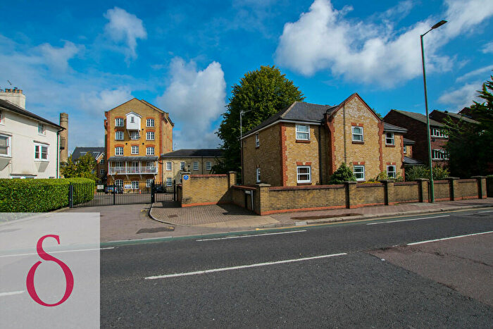 2 Bedroom Apartment To Rent In Sele Mill, Hertford, SG14